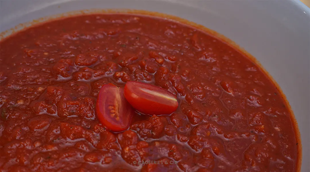 Image de la sauce tomate rapprochée pour voir la texture